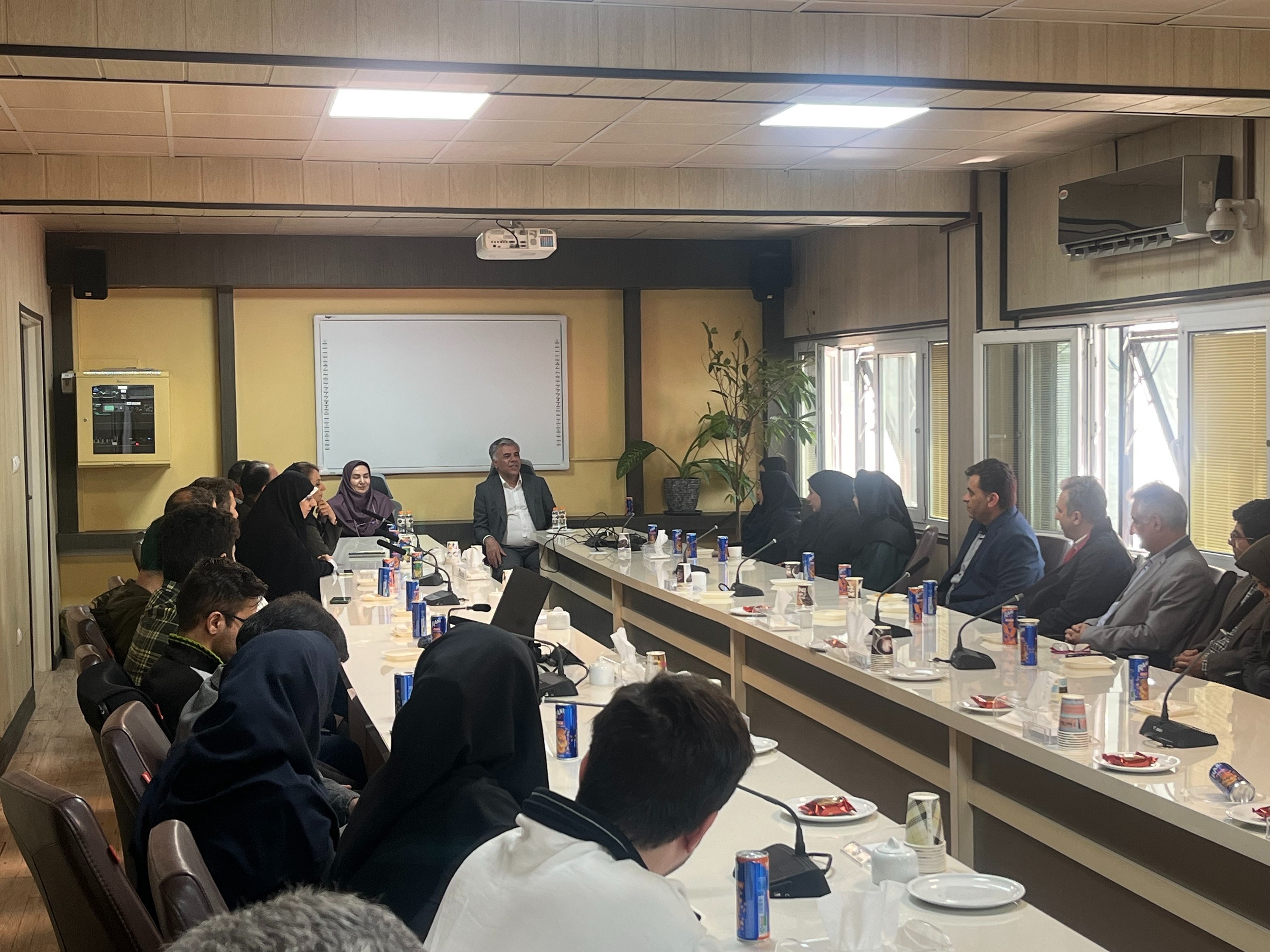 Nowruz meeting of the Honorable Director of the Geological and Mineral Exploration Organization of the country and the Honorable Director of the Research Institute with the faculty members, managers, and a group of staff members of the Geoscience Research