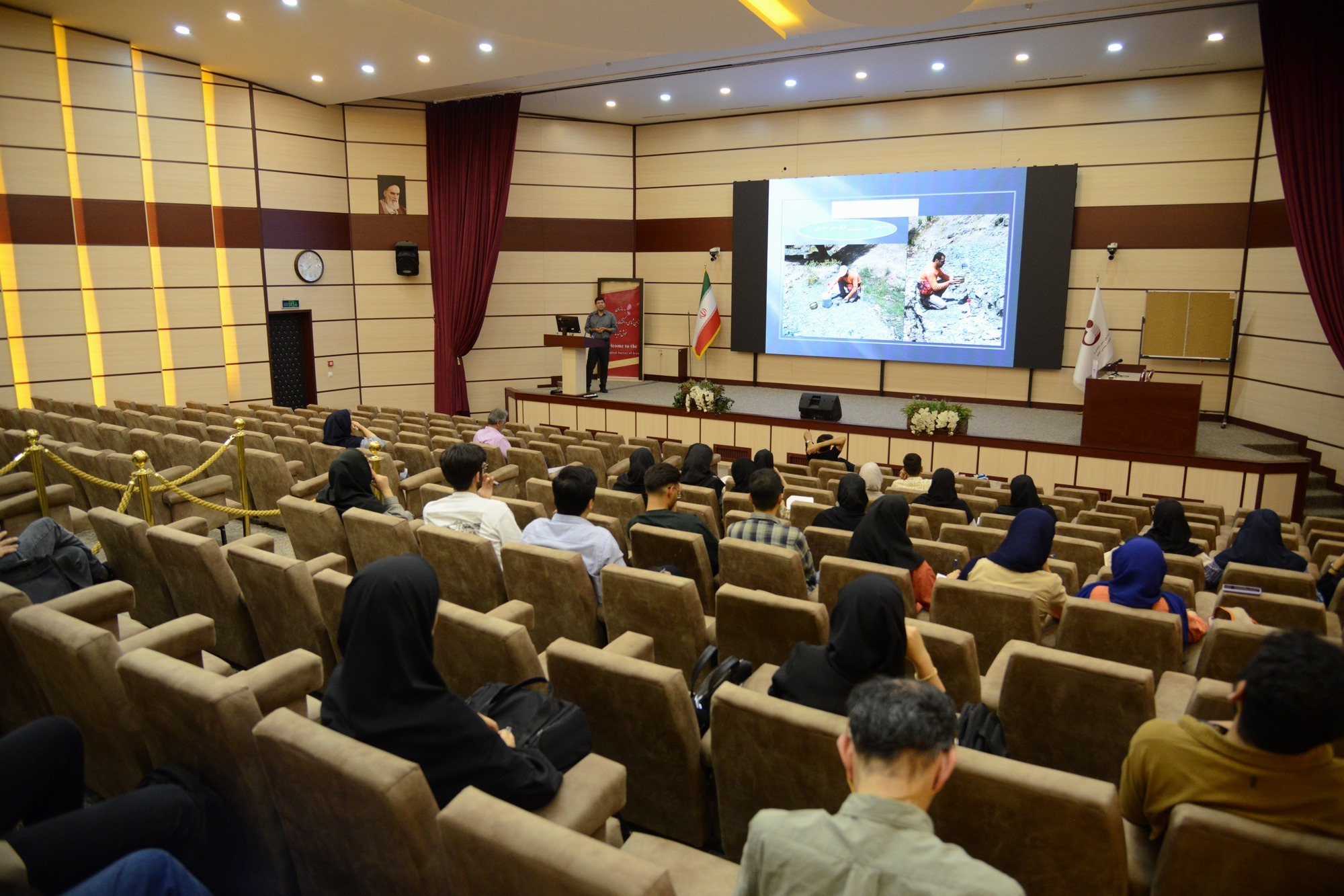 سومین روز از برگزاری دوره آموزشی تخصصی تهیه نقشه‌های زمین‌شناسی و ژئوشیمی در مقیاس یک‌پنجاه‌هزارم