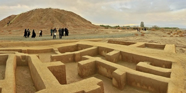 Revealing ancient environmental and climatic changes in the ancient site of Jiroft from the past four thousand years to the present using modern applied technologies